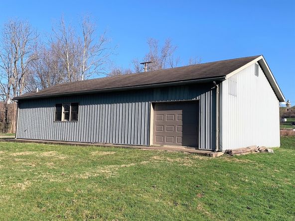 140 Shagbark Ln, Zanesville, OH 43701